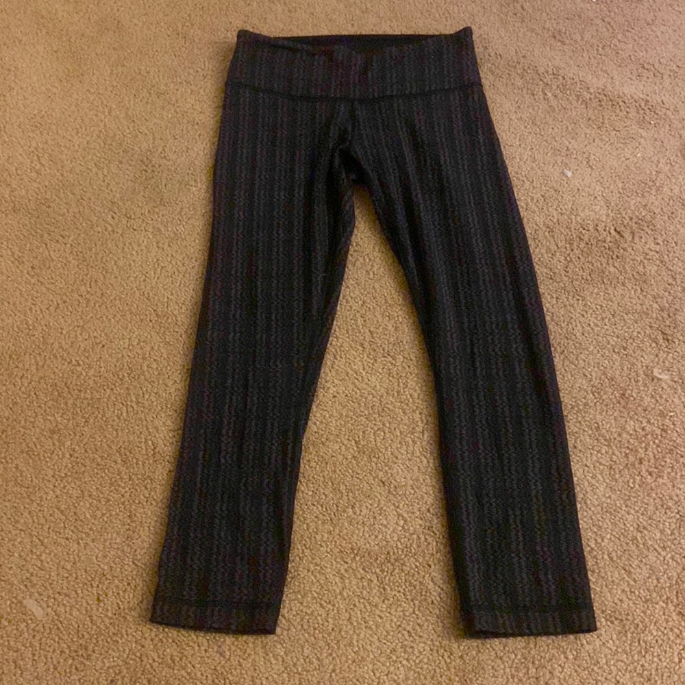 Lululemon leggings. Patterned. Size 2. Black/Grey pattern coloured.
